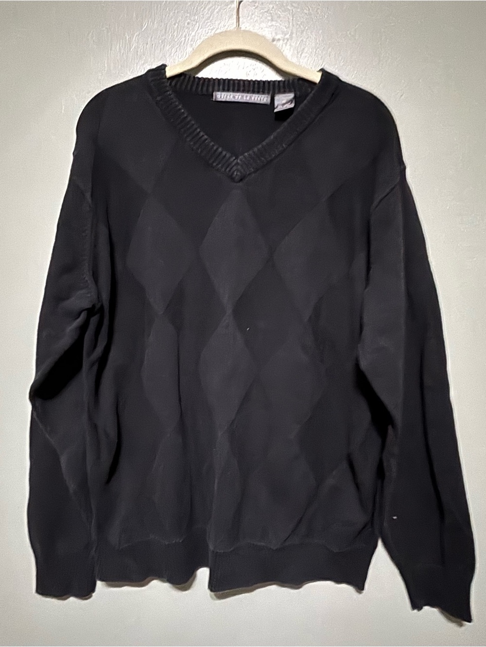 Oscar de la Renta Men's Black V-Neck Argyle Knit Sweater